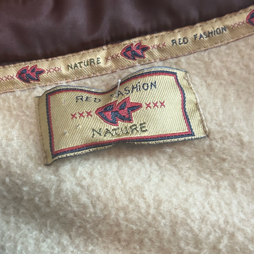 Cottagecore rustic embroidered fleece vest - Picture 10 of 11